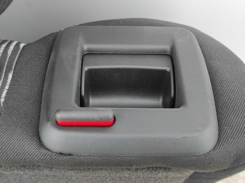 Recambio de asientos traseros para opel mokka referencia OEM IAM   