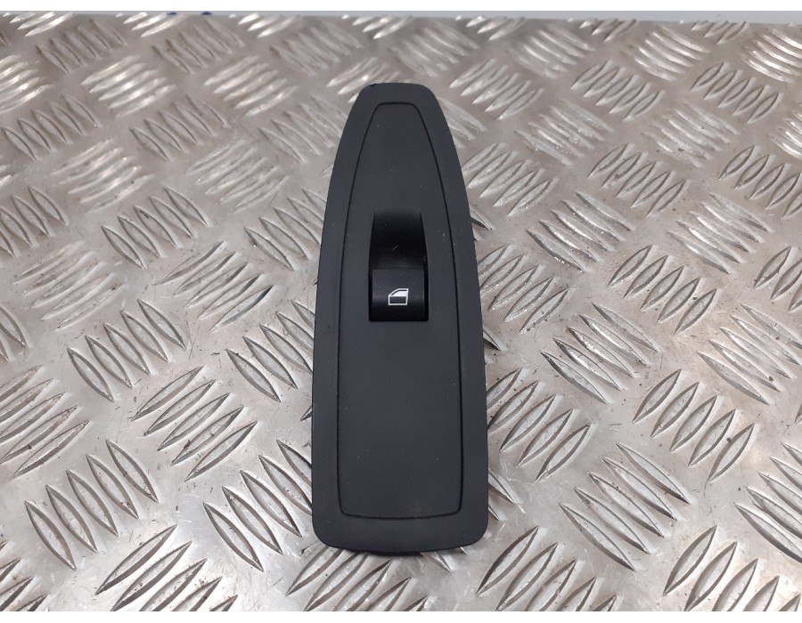 Recambio de mando elevalunas delantero derecho para bmw serie 3 touring (f31) 2.0 turbodiesel referencia OEM IAM 920810702  