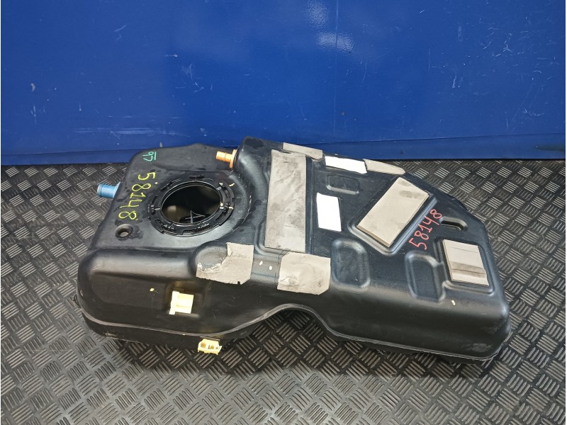 Recambio de deposito combustible para land rover discovery sport referencia OEM IAM GK729K007EA A047159 GK729K007GA