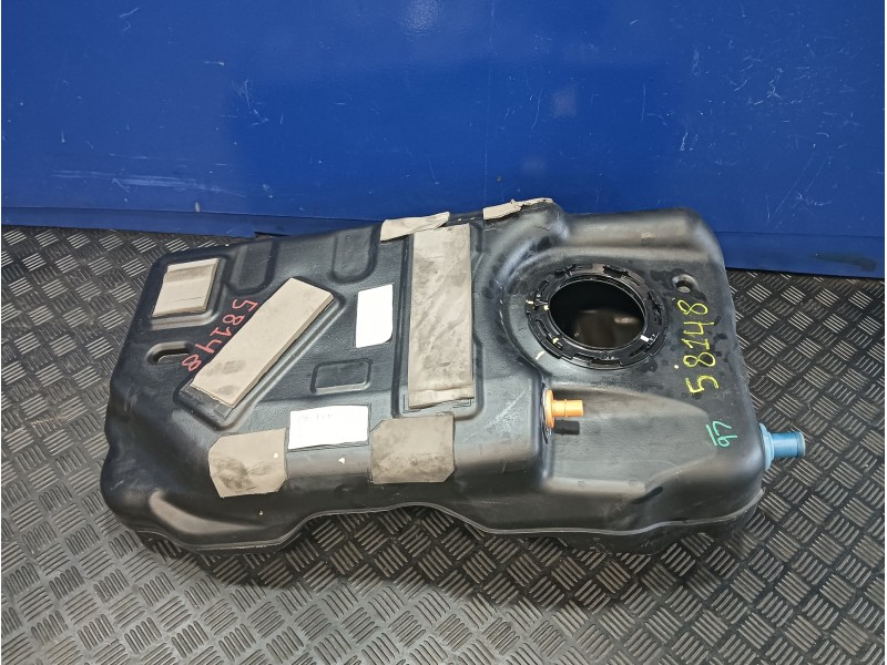 Recambio de deposito combustible para land rover discovery sport referencia OEM IAM GK729K007EA A047159 GK729K007GA