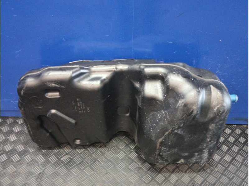 Recambio de deposito combustible para land rover discovery sport referencia OEM IAM GK729K007EA A047159 GK729K007GA