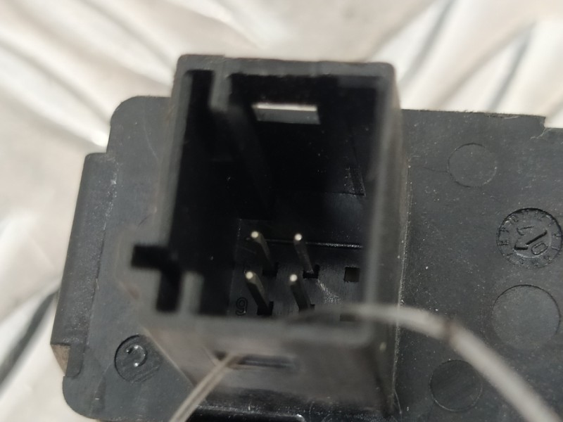 Recambio de mando elevalunas trasero derecho para mazda 626 berlina (gf) 2.0 16v cat referencia OEM IAM 96639378ZD  