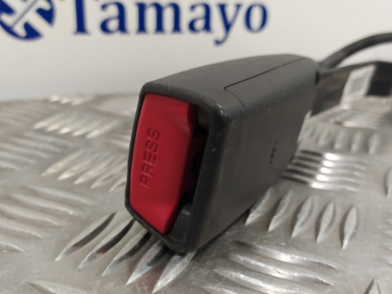 Recambio de anclaje cinturón delantero izquierdo para ssangyong tivoli premium 4x2 referencia OEM IAM 7461035000  