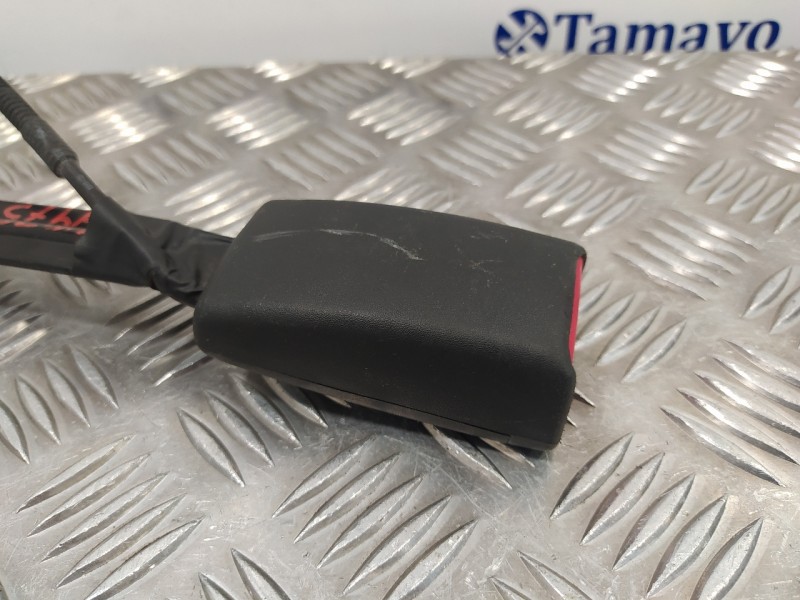 Recambio de anclaje cinturón delantero izquierdo para ssangyong tivoli premium 4x2 referencia OEM IAM 7461035000  