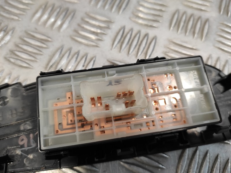 Recambio de mando elevalunas delantero derecho para nissan qashqai (j11) 1.6 dci turbodiesel cat referencia OEM IAM 809604EH0AX 