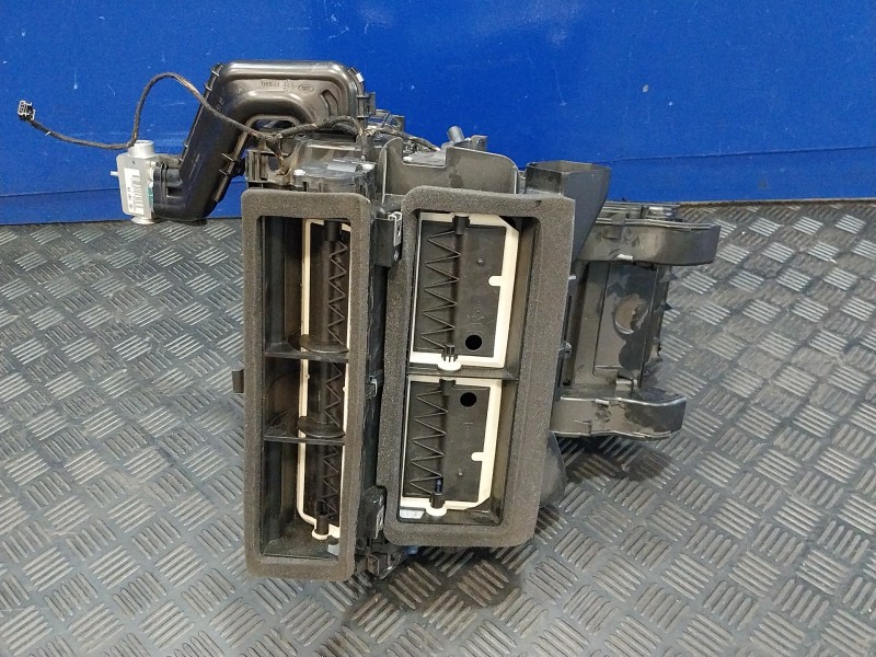 Recambio de calefaccion entera normal para land rover discovery sport referencia OEM IAM FK7219B555CF EC281006 FA992003