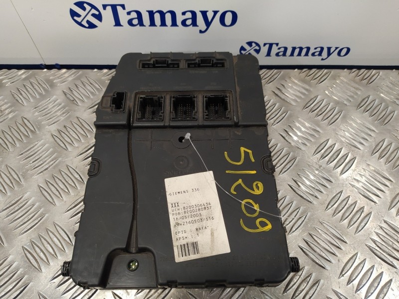 Recambio de caja reles / fusibles para renault megane ii familiar 1.9 dci diesel referencia OEM IAM 8200306434  S118400200C