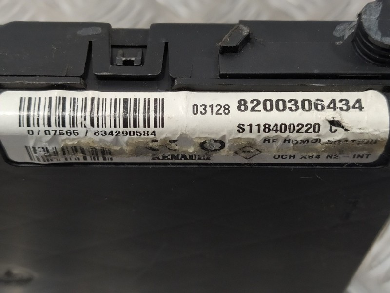 Recambio de caja reles / fusibles para renault megane ii familiar 1.9 dci diesel referencia OEM IAM 8200306434  S118400200C