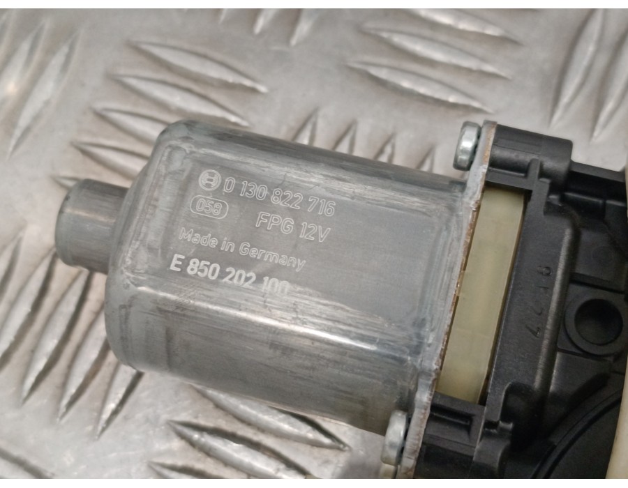Recambio de elevalunas delantero derecho para seat leon (5f1) 1.4 16v tsi referencia OEM IAM 5Q0959802B E850202100 0130822716