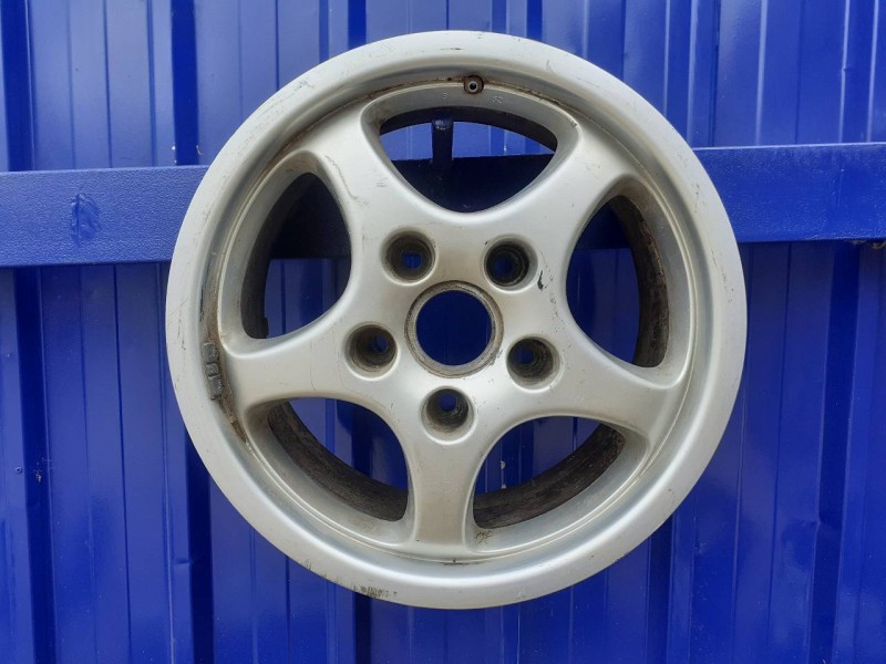 Recambio de llanta para porsche 944 2.5 cat referencia OEM IAM 94436211600  