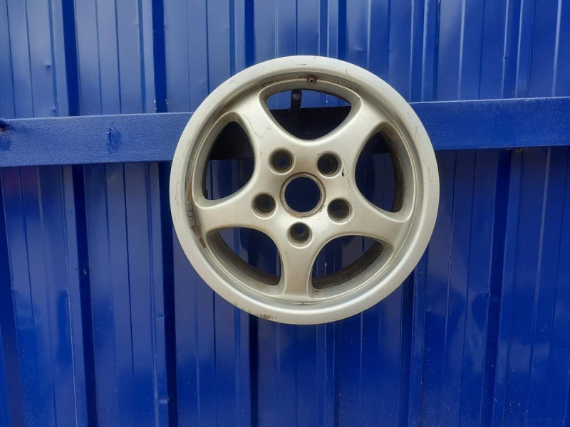 Recambio de llanta para porsche 944 2.5 cat referencia OEM IAM 94436211600  