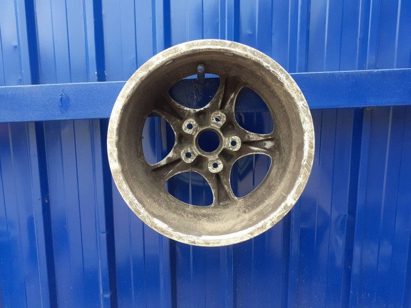 Recambio de llanta para porsche 944 2.5 cat referencia OEM IAM 94436211600  