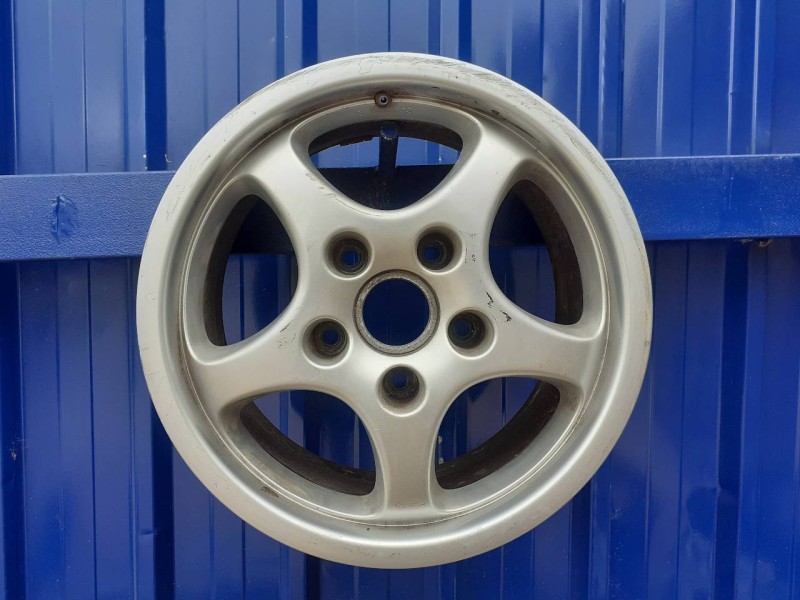 Recambio de llanta para porsche 944 2.5 cat referencia OEM IAM 94436211600  