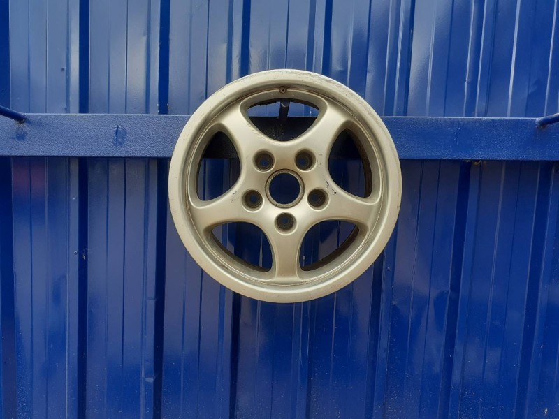 Recambio de llanta para porsche 944 2.5 cat referencia OEM IAM 94436211600  