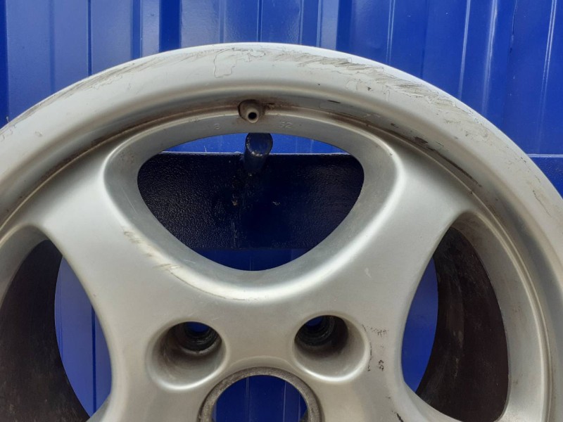 Recambio de llanta para porsche 944 2.5 cat referencia OEM IAM 94436211600  