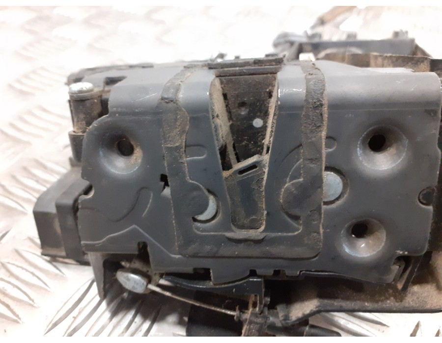 Recambio de cerradura puerta delantera derecha para ford focus lim. (cb4) 1.6 tdci cat referencia OEM IAM 7M5AR21812AA  