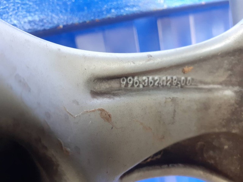 Recambio de llanta para porsche 911 (typ 996) 3.6 turbo cat referencia OEM IAM 99636212800  