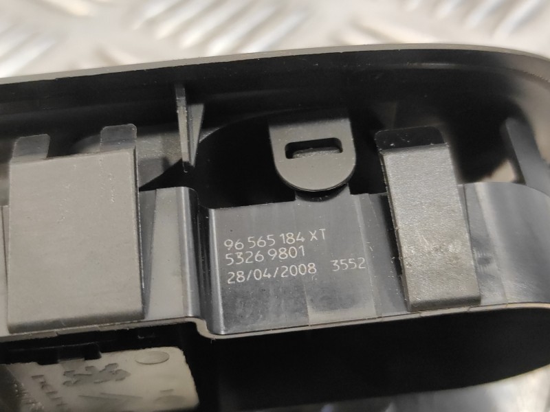 Recambio de mando elevalunas delantero derecho para peugeot 308 1.6 16v referencia OEM IAM 96565184XT  