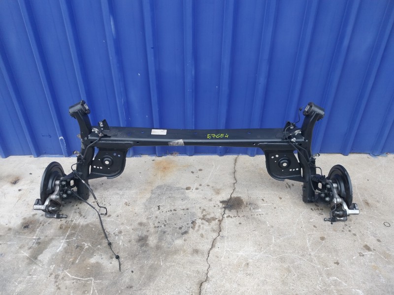 Recambio de puente trasero para renault clio v 1.0 tce referencia OEM IAM 555118694R  