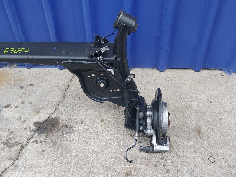 Recambio de puente trasero para renault clio v 1.0 tce referencia OEM IAM 555118694R  