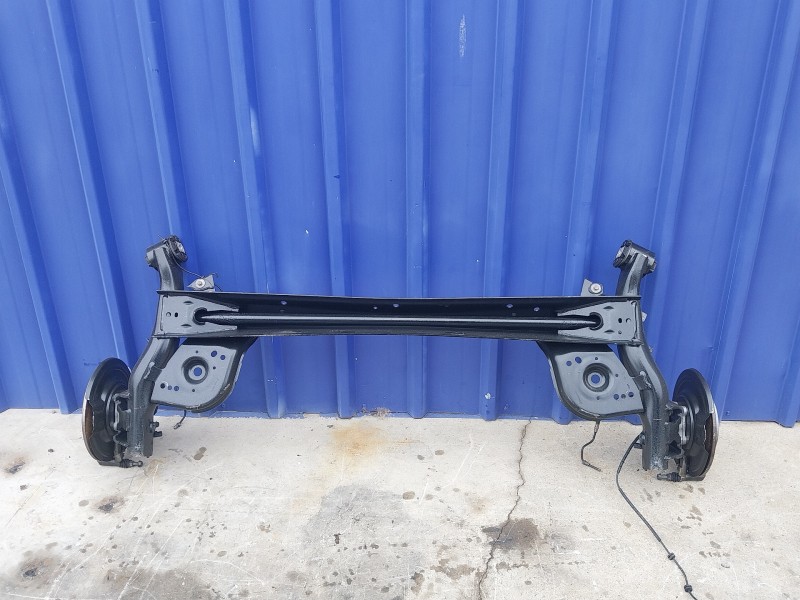 Recambio de puente trasero para renault clio v 1.0 tce referencia OEM IAM 555118694R  