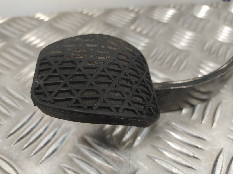 Recambio de pedal embrague para ssangyong tivoli premium 4x2 referencia OEM IAM   