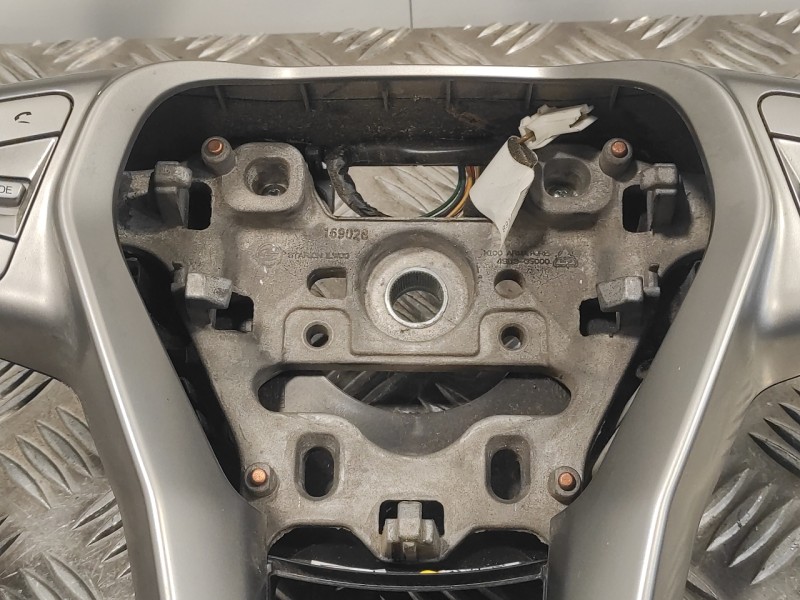 Recambio de volante para ssangyong tivoli premium 4x2 referencia OEM IAM 4S11335000  