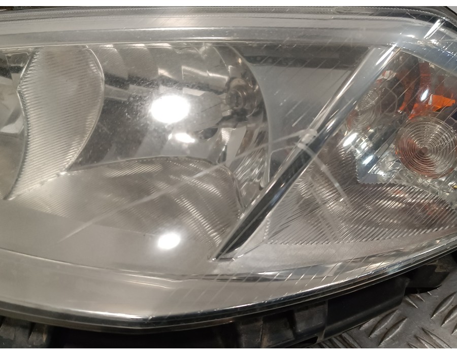 Recambio de faro izquierdo para renault megane ii classic berlina 1.9 dci diesel referencia OEM IAM 8200073220J  89306990