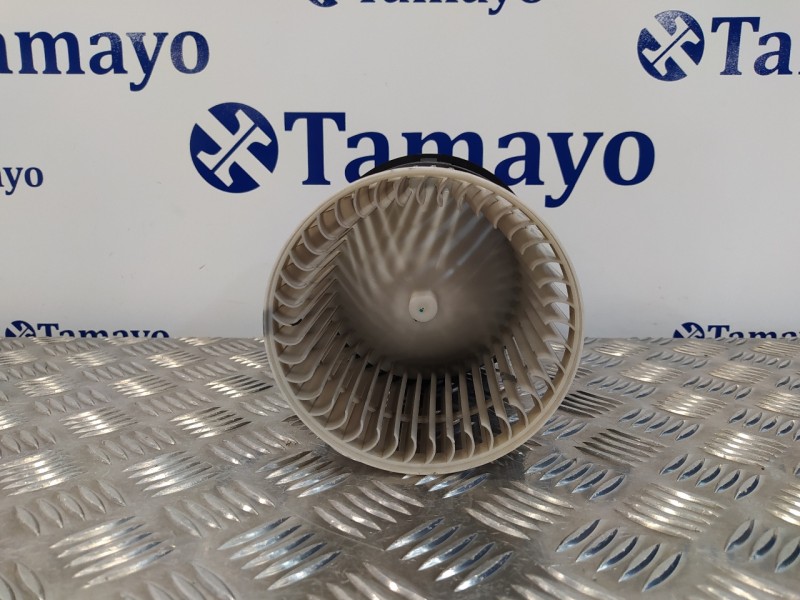 Recambio de motor calefaccion para ssangyong tivoli premium 4x2 referencia OEM IAM 4051076  