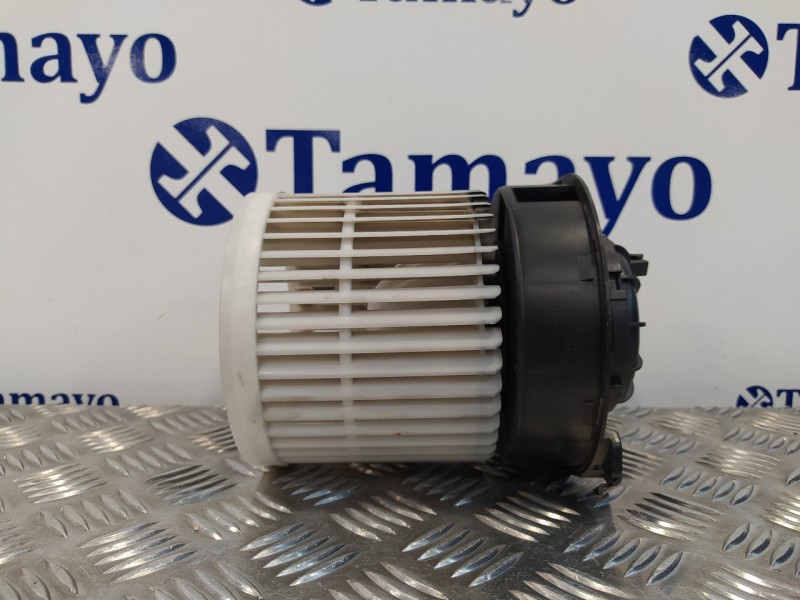 Recambio de motor calefaccion para ssangyong tivoli premium 4x2 referencia OEM IAM 4051076  