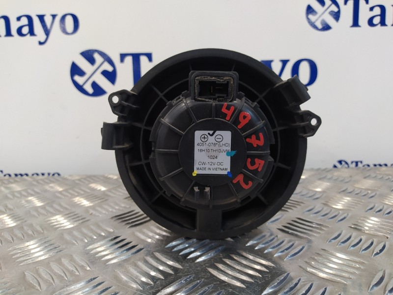 Recambio de motor calefaccion para ssangyong tivoli premium 4x2 referencia OEM IAM 4051076  