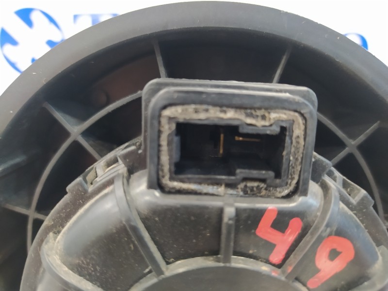 Recambio de motor calefaccion para ssangyong tivoli premium 4x2 referencia OEM IAM 4051076  