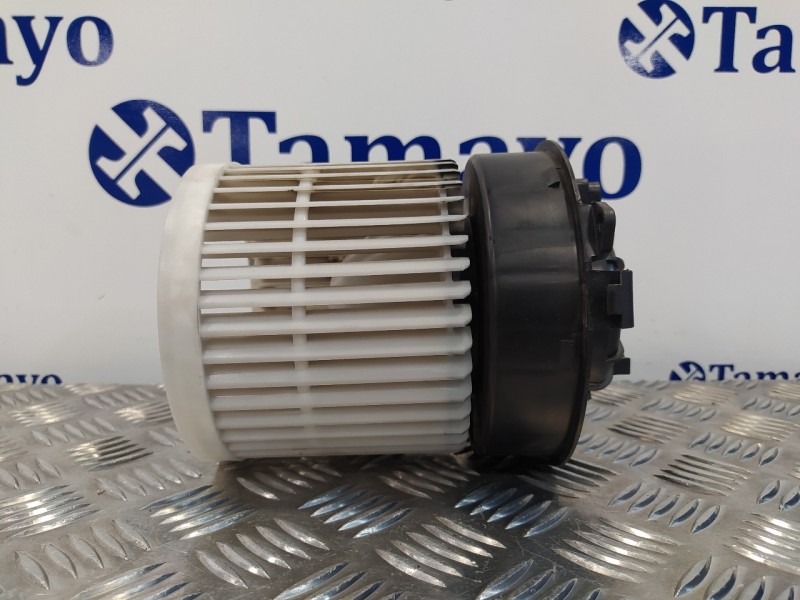 Recambio de motor calefaccion para ssangyong tivoli premium 4x2 referencia OEM IAM 4051076  