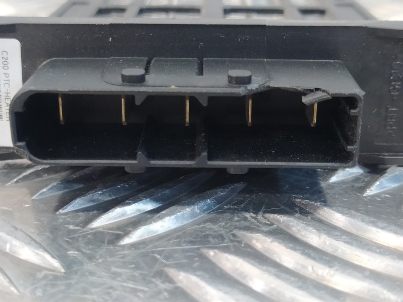 Recambio de resistencia calefaccion para ssangyong tivoli premium 4x2 referencia OEM IAM C200PTC  