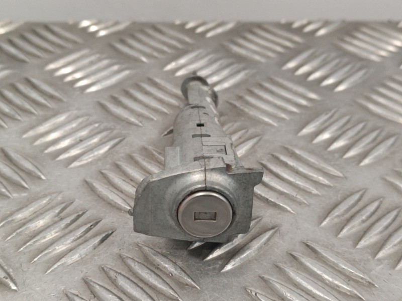 Recambio de bombin puerta delantera izquierda para seat ateca (kh7) 1.6 tdi referencia OEM IAM 575837167  