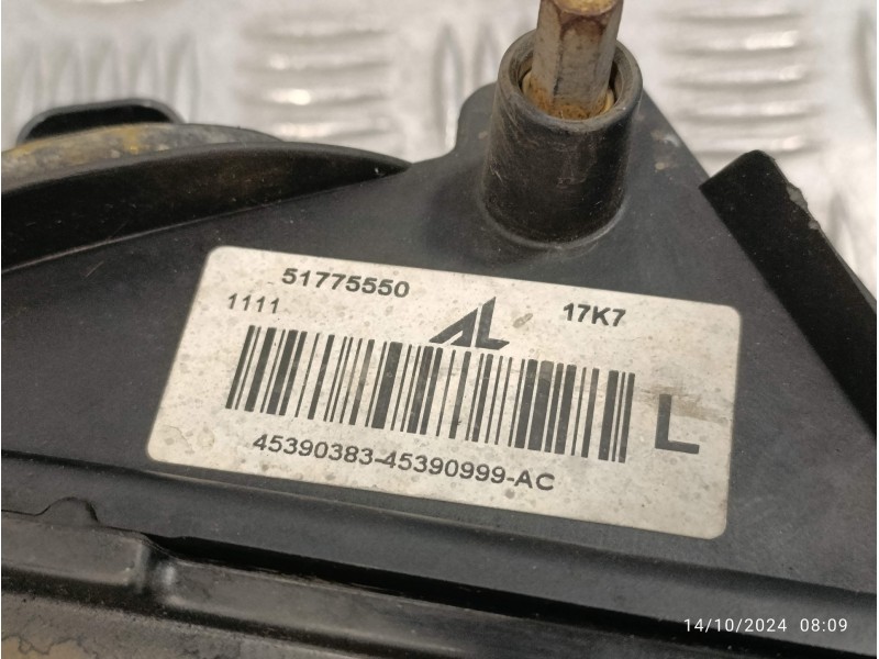 Recambio de faro antiniebla izquierdo para fiat bravo (198) 1.9 jtd 16v cat referencia OEM IAM 51775550  