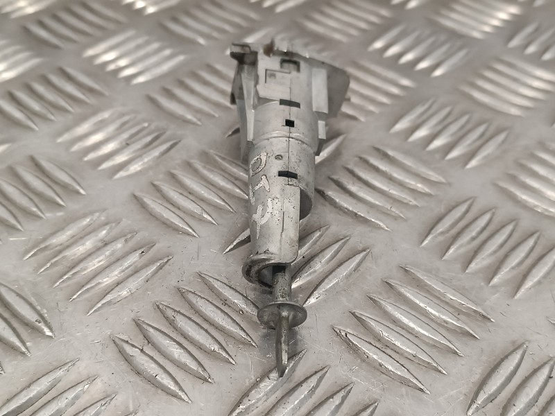 Recambio de bombin puerta delantera izquierda para seat ateca (kh7) 1.6 tdi referencia OEM IAM 575837167  