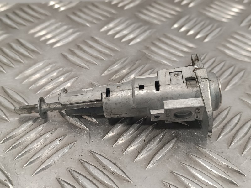 Recambio de bombin puerta delantera izquierda para seat ateca (kh7) 1.6 tdi referencia OEM IAM 575837167  