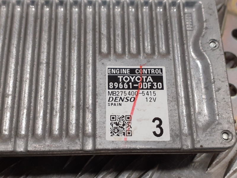 Recambio de modulo electronico para toyota yaris 1.3 16v cat referencia OEM IAM 896610DF30  MB2754005412