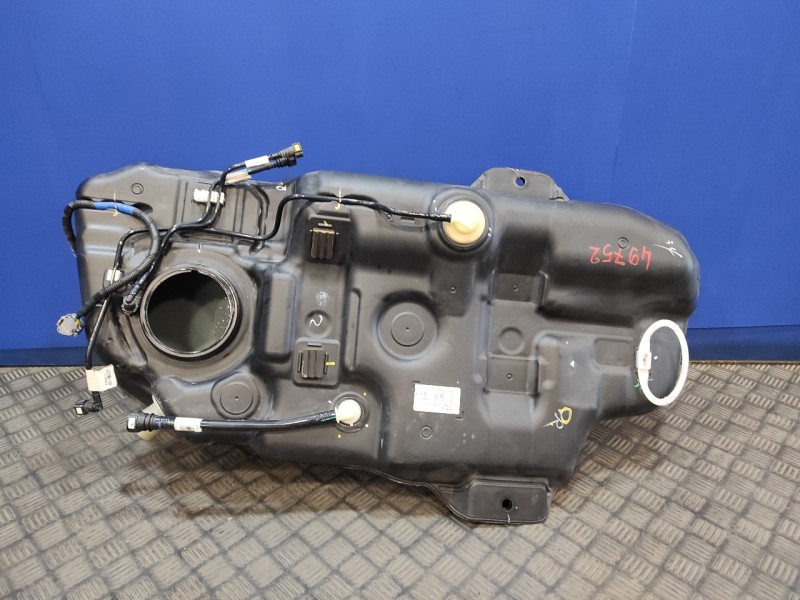 Recambio de deposito combustible para ssangyong tivoli premium 4x2 referencia OEM IAM   