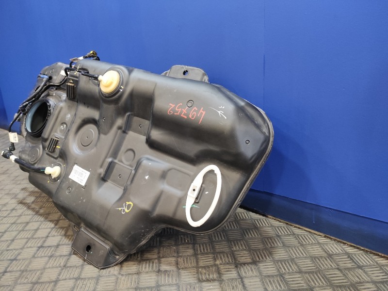 Recambio de deposito combustible para ssangyong tivoli premium 4x2 referencia OEM IAM   