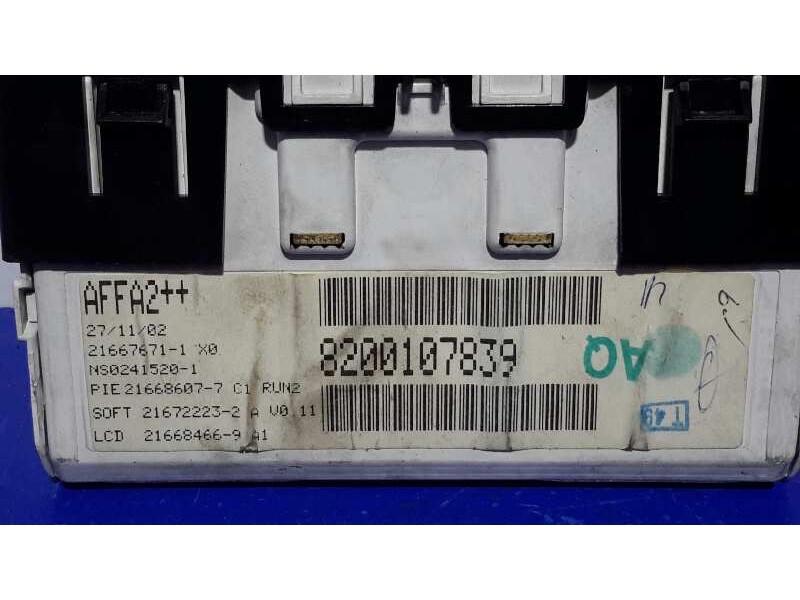 Recambio de pantalla multifuncion para renault megane ii berlina 5p 1.6 cat referencia OEM IAM 8200107839  