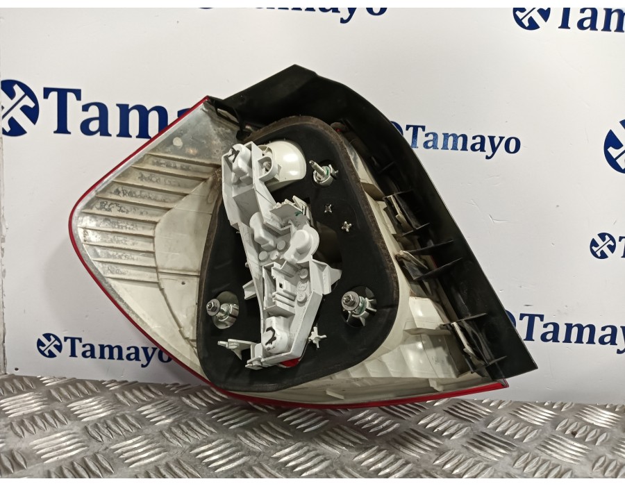 Recambio de piloto trasero derecho para bmw serie 1 berlina (e81/e87) 2.0 cat referencia OEM IAM 716485606  