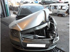 toyota avensis berlina (t25) del año 2003