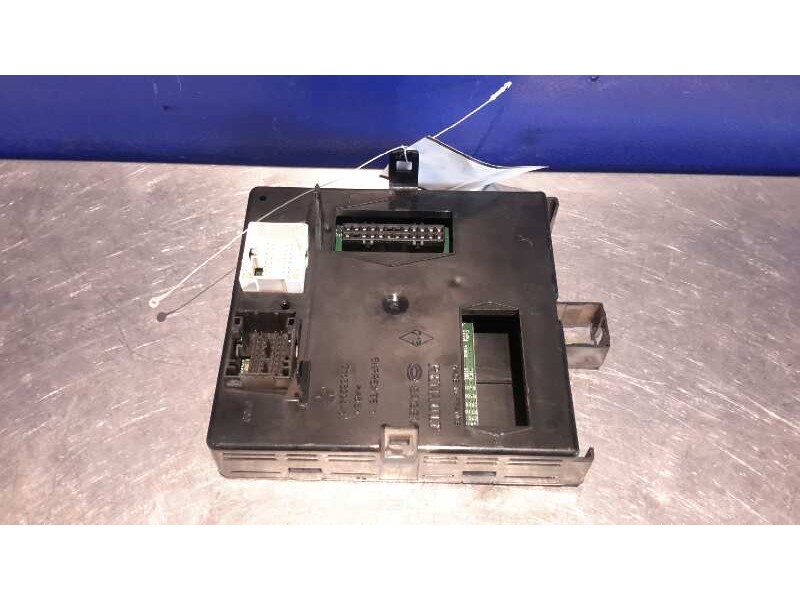 Recambio de caja reles / fusibles para renault laguna ii (bg0) referencia OEM IAM 8200309015 8200292640 8200283811