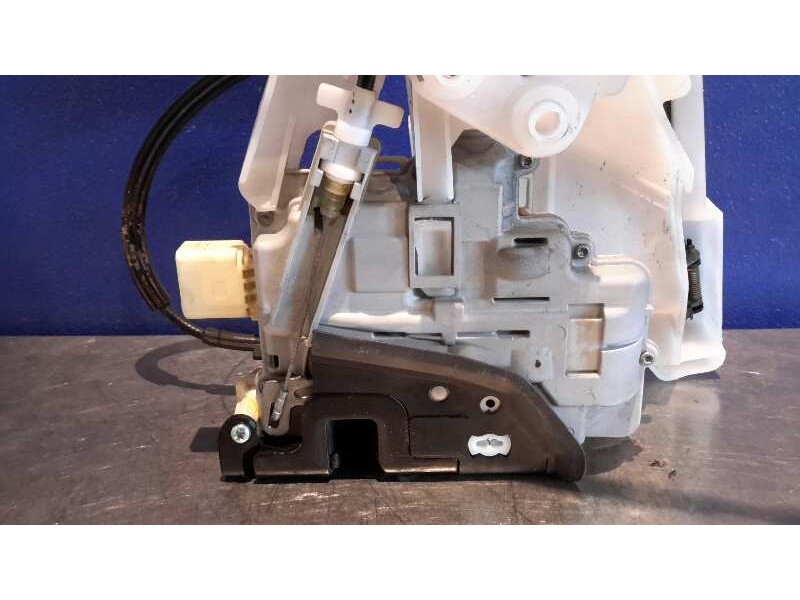 Recambio de cerradura puerta delantera derecha para volkswagen passat variant (3c5) 2.0 tdi referencia OEM IAM CZ3C1837016A  