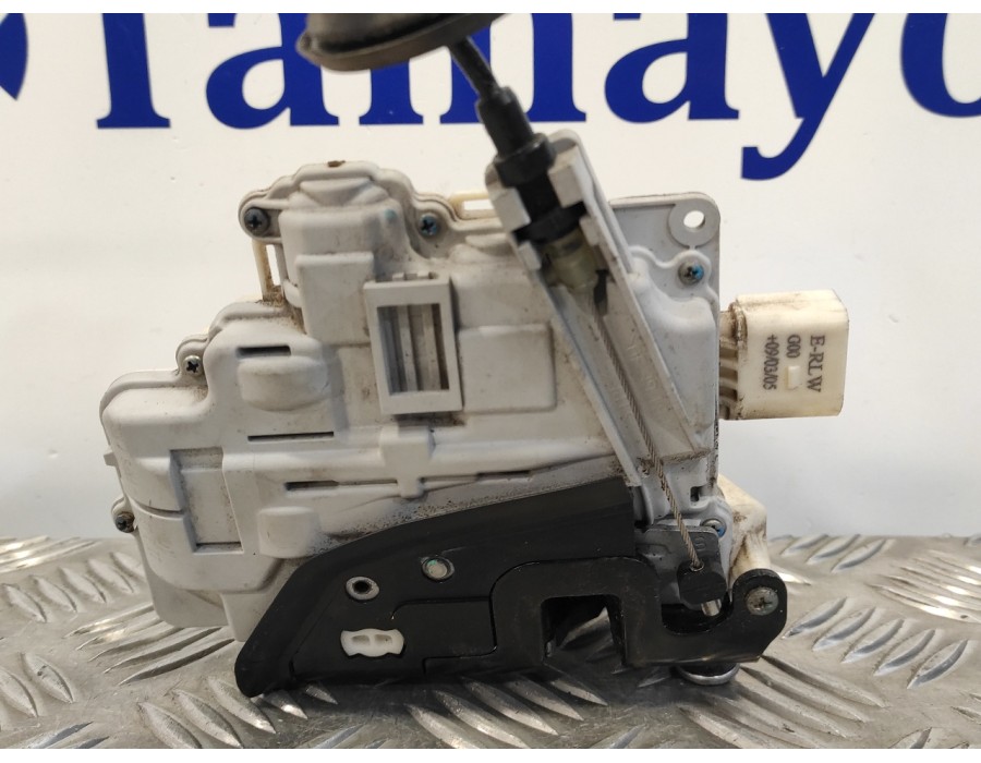 Recambio de cerradura puerta delantera izquierda para audi a6 berlina (4f2) 4.2 v8 40v referencia OEM IAM 4F2837015  