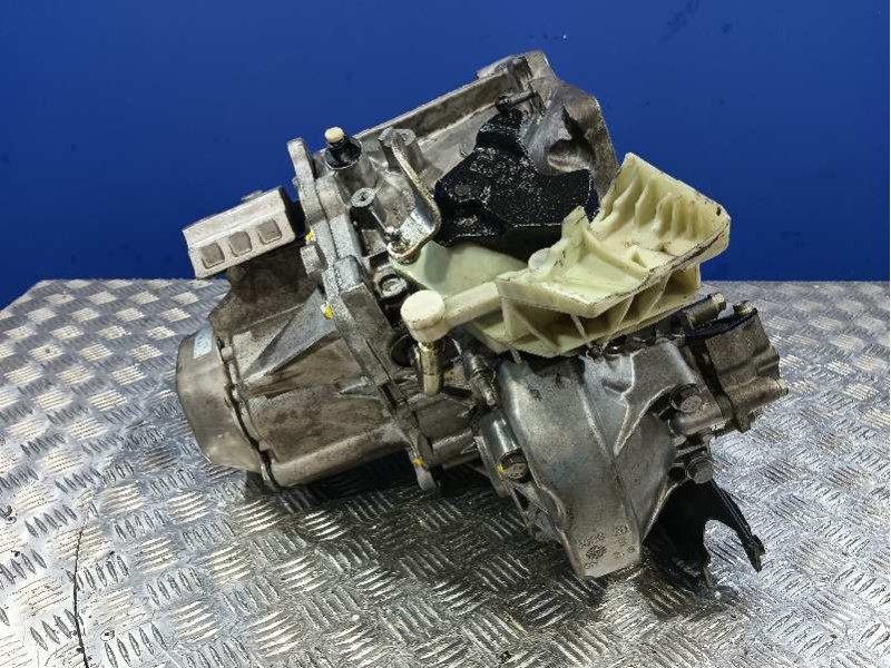Recambio de caja cambios para peugeot 207 sw referencia OEM IAM 20DP66  