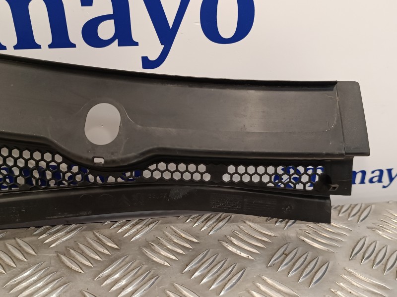 Recambio de torpedo para peugeot 208 1.2 12v e-vti referencia OEM IAM 9673302777  