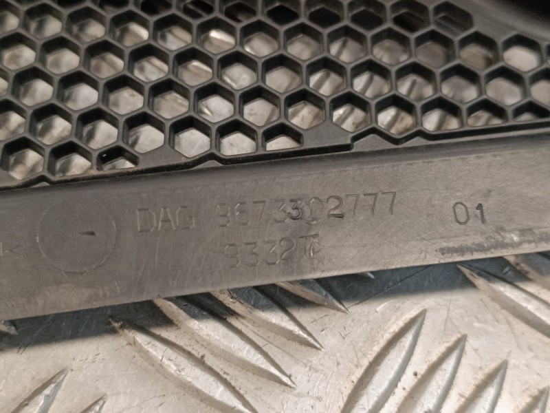 Recambio de torpedo para peugeot 208 1.2 12v e-vti referencia OEM IAM 9673302777  